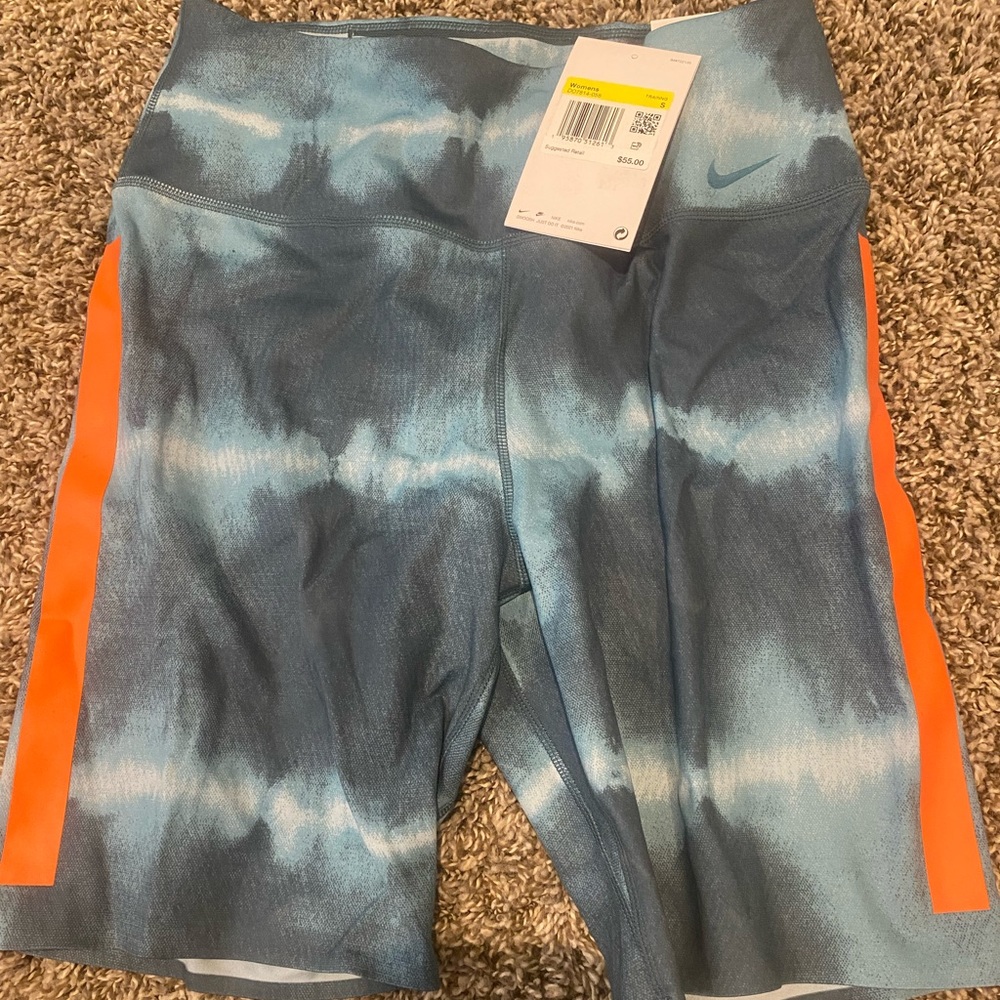 Women’s NEW Nike Size Small One Luxe Mid Rise Tight Fit Shorts
